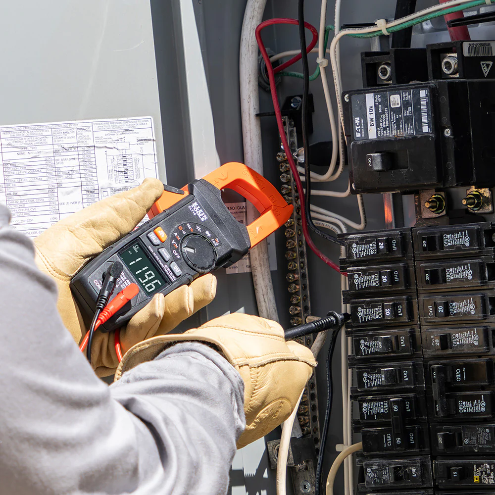 Klein Tools 600A AC/DC Auto-Ranging Digital Pro Clamp Meter - Image 3