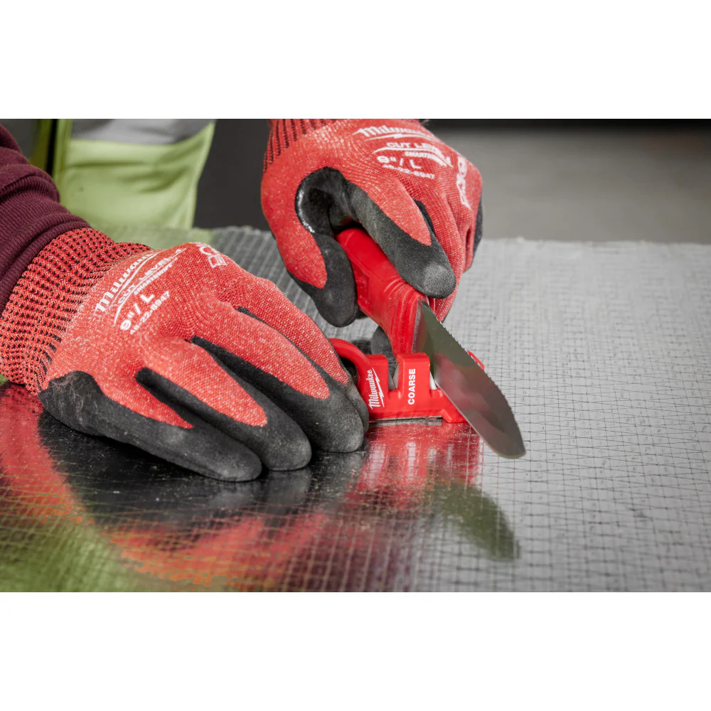 Milwaukee Compact Knife Sharpener - Image 5