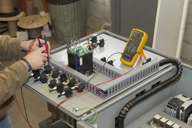 Fluke Industrial Multimeterm, Model 87-V - Image 4